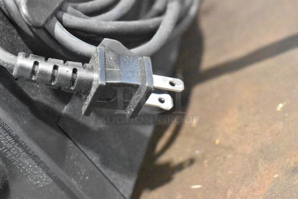 BRAND NEW SCRATCH AND DENT! Oreck XL BB880-AD Vacuum Cleaner. 120 Volts, 1 Phase. - Image 8 of 9