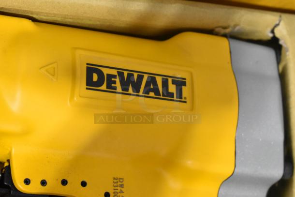 BRAND NEW SCRATCH AND DENT! DeWalt DW45182 Wide Crown Lathing Stapler. - Image 5 of 9