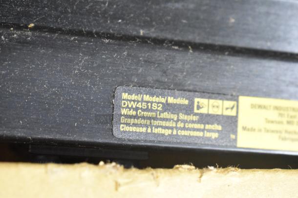 BRAND NEW SCRATCH AND DENT! DeWalt DW45182 Wide Crown Lathing Stapler. - Image 6 of 9