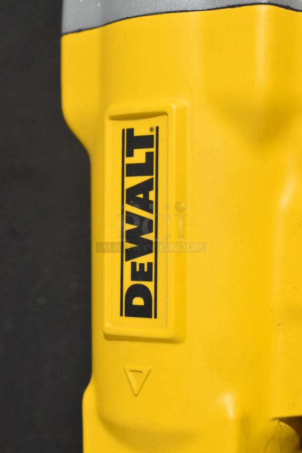 BRAND NEW SCRATCH AND DENT! DeWalt DW451S2 Wide Crown Lathing Stapler. - Image 6 of 11