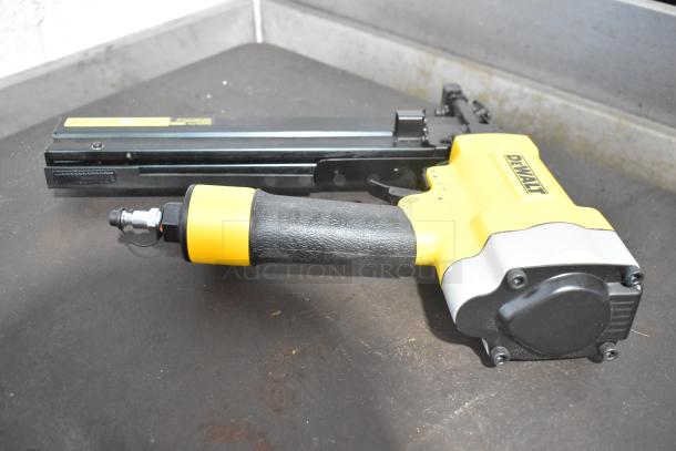 BRAND NEW SCRATCH AND DENT! DeWalt DW451S2 Wide Crown Lathing Stapler. - Image 9 of 11