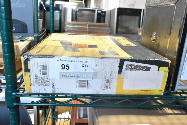 BRAND NEW SCRATCH AND DENT! DeWalt DW451S2 Wide Crown Lathing Stapler. - Image 2 of 5