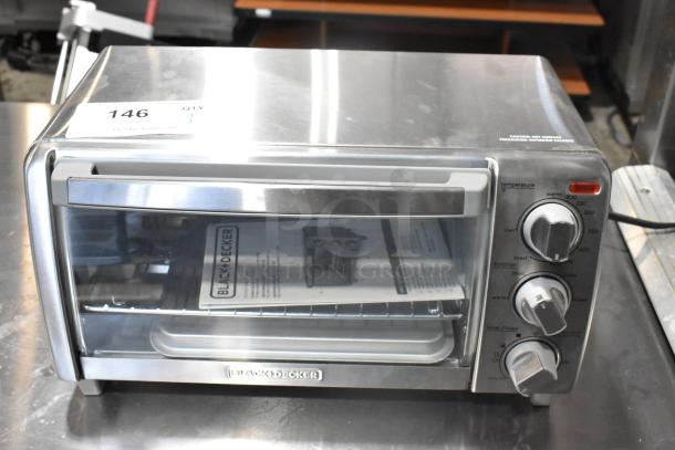 Black & Decker TO1745SSG Countertop Toaster Oven. 120 Volts, 1 Phase. - Image 1 of 7