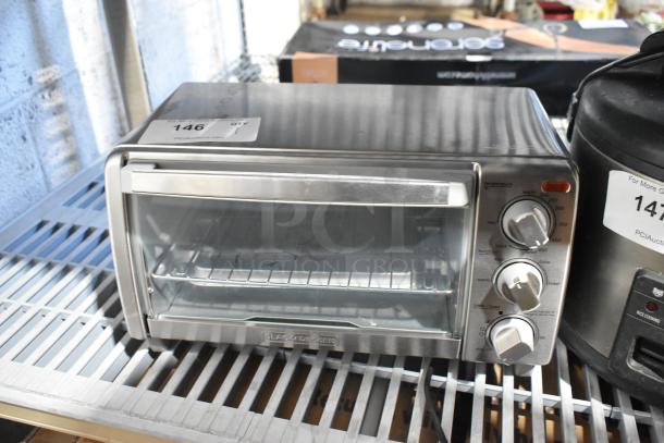 Black & Decker TO1745SSG Countertop Toaster Oven. 120 Volts, 1 Phase. - Image 2 of 7
