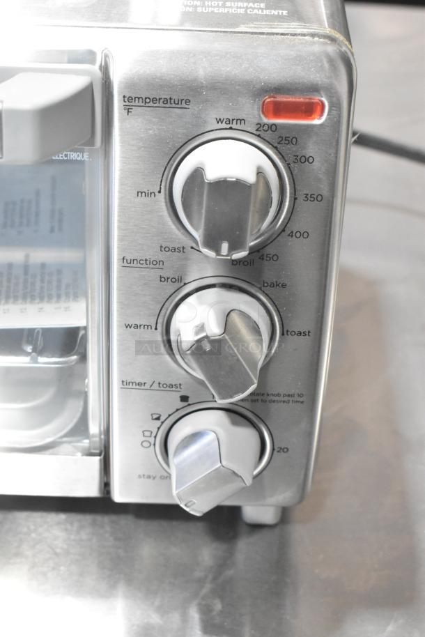 Black & Decker TO1745SSG Countertop Toaster Oven. 120 Volts, 1 Phase. - Image 4 of 7