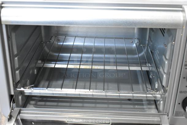 Black & Decker TO3000G Countertop Toaster Oven. 120 Volts, 1 Phase. - Image 5 of 7