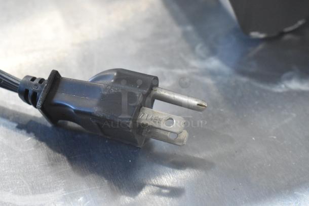 Black & Decker TO3000G Countertop Toaster Oven. 120 Volts, 1 Phase. - Image 6 of 7