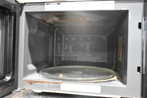 Panasonic Metal Countertop Microwave Oven w/ Plate. - Image 5 of 9