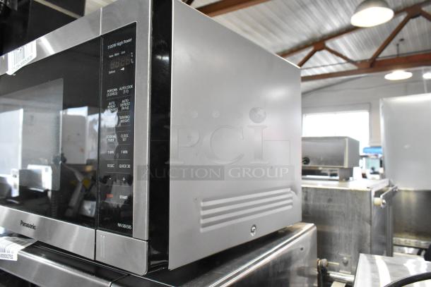 Panasonic Metal Countertop Microwave Oven w/ Plate. - Image 6 of 9
