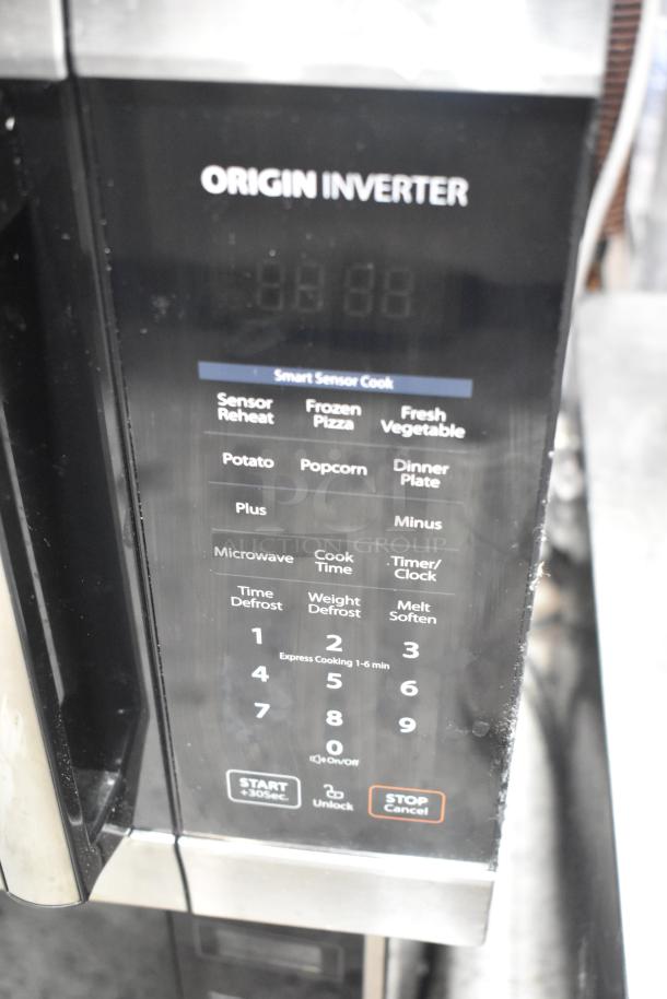 Toshiba  Metal Countertop Microwave Oven w/ Plate. 120 Volts, 1 Phase. - Image 5 of 8