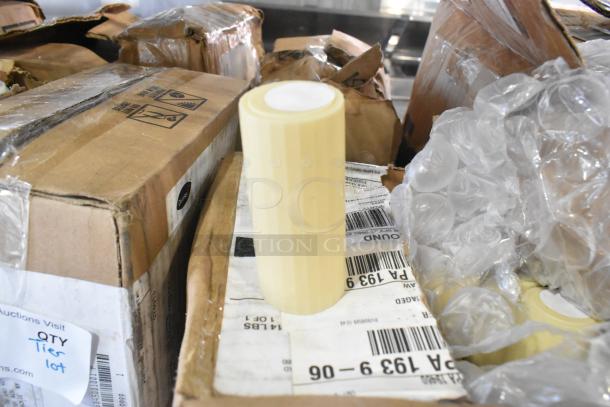 ALL ONE MONEY! Tier Lot of Various Items Including Scott Hygienic Bath Tissue Dispenser, Gojo Foam Handwash, Salt Shakers - Image 6 of 10