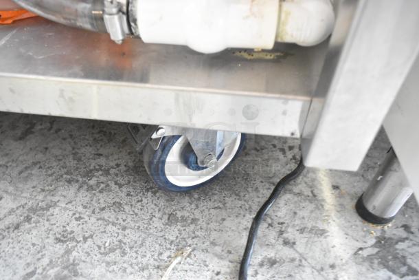 QualServ WMSC24MS Stainless Steel Commercial Portable Sink on Commercial Casters. - Image 6 of 7