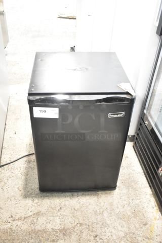 Magic Chef HMAR265BE Mini Cooler. 115 Volts, 1 Phase. - Item #1193301