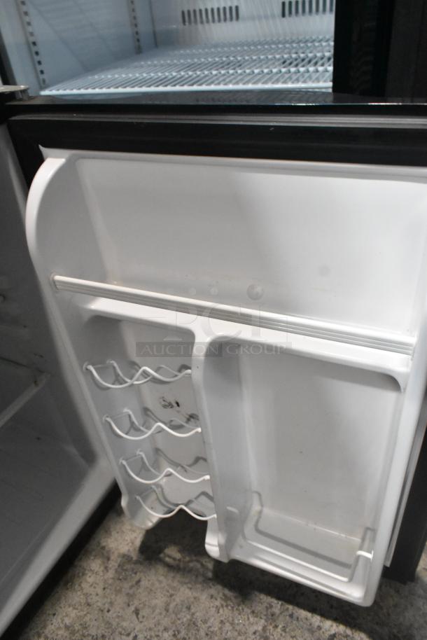 Magic Chef HMAR265BE Mini Cooler. 115 Volts, 1 Phase. - Image 6 of 8