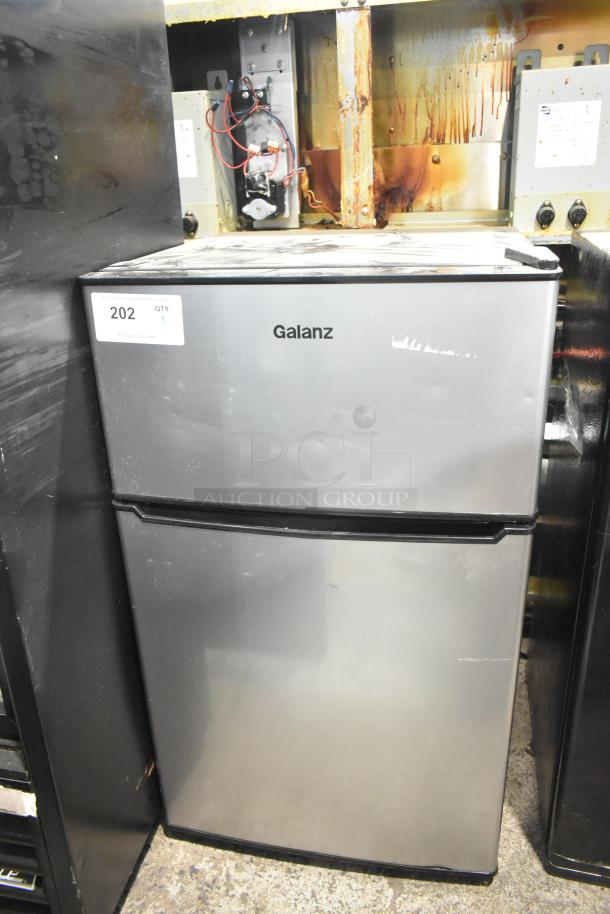 Galanz GLR31TS1E02 Mini Cooler w/ Freezer. 115 Volts, 1 Phase. - Image 1 of 7