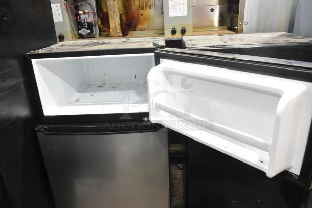 Galanz GLR31TS1E02 Mini Cooler w/ Freezer. 115 Volts, 1 Phase. - Image 4 of 7
