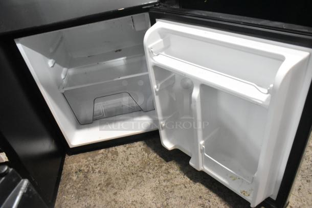 Galanz GLR31TS1E02 Mini Cooler w/ Freezer. 115 Volts, 1 Phase. - Image 5 of 7