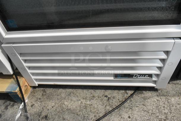 2021 True TSCI-600R-G-PH Metal Commercial Single Door Reach In Cooler Merchandiser w/ Poly Coated Racks. 115 Volts, 1 Phase. - Image 4 of 8