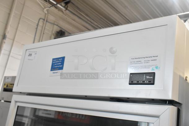 2021 True TSCI-600R-G-PH Metal Commercial Single Door Reach In Cooler Merchandiser w/ Poly Coated Racks. 115 Volts, 1 Phase. - Image 4 of 8