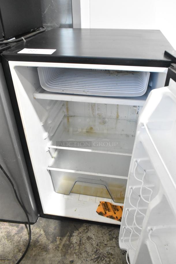 Galanz GL43S5 Mini Cooler. 115 Volts, 1 Phase. - Image 4 of 7
