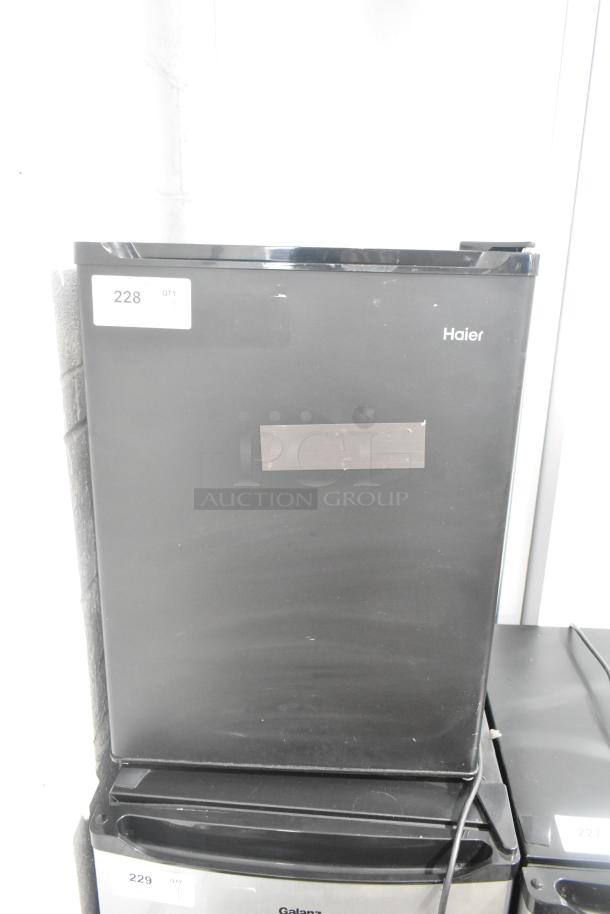 Haier HC27SF10RB Mini Cooler. 115 Volts, 1 Phase. - Image 1 of 5