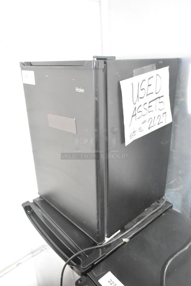 Haier HC27SF10RB Mini Cooler. 115 Volts, 1 Phase. - Image 2 of 5