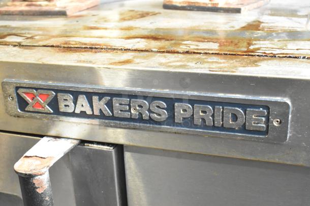 Bakers Pride Cyclone Stainless Steel Commercial Natural Gas Powered Full Size Convection Oven w/ View Through Doors, Metal Oven Racks, Thermostatic Controls and Commercial Casters. - Image 2 of 6