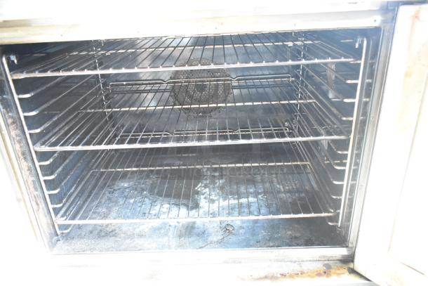 Bakers Pride Cyclone Stainless Steel Commercial Natural Gas Powered Full Size Convection Oven w/ View Through Doors, Metal Oven Racks, Thermostatic Controls and Commercial Casters. - Image 4 of 6