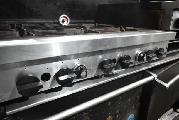 US Range Metal Commercial Natural Gas Powered 6 Burner Range w/ Flat Top Griddle, 2 Ovens, Over Shelf and Back Splash. - Image 4 of 12