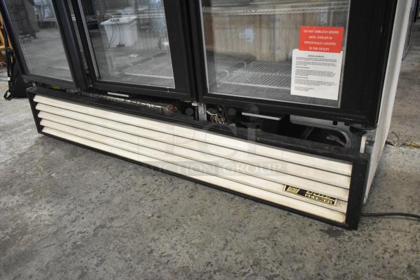 True GDM-72F Metal Commercial 3 Door Reach In Freezer Merchandiser w/ Poly Coated Racks. 115/208-230 Volts, 1 Phase. - Image 5 of 9
