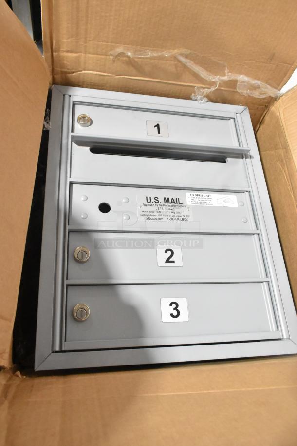 BRAND NEW SCRATCH AND DENT! Salsbury 3705S-03AFU Horizontal Mailbox - Image 1 of 4