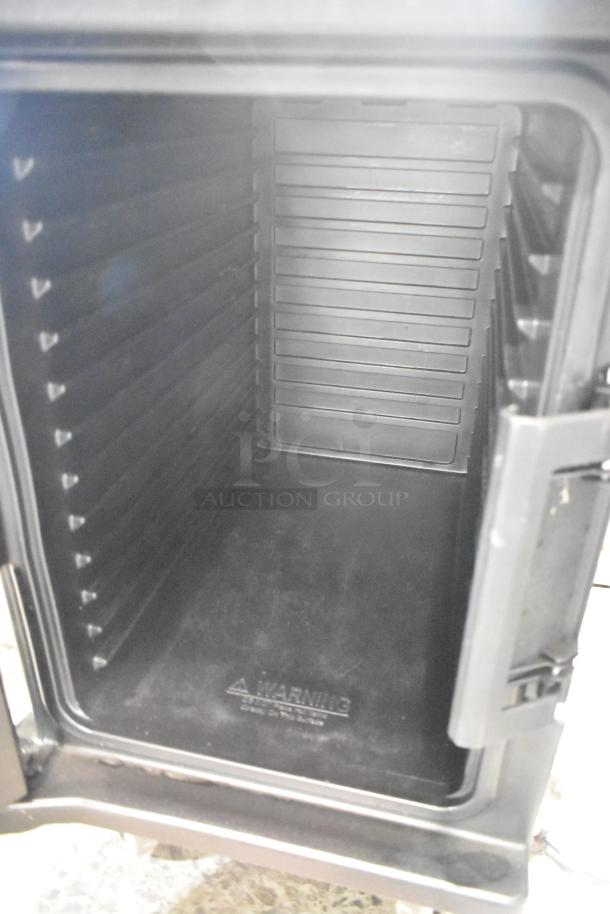 Cambro CAM6000 Gray Poly Heated Holding Catering Case on Commercial Casters. 120 Volts, 1 Phase. - Image 5 of 9