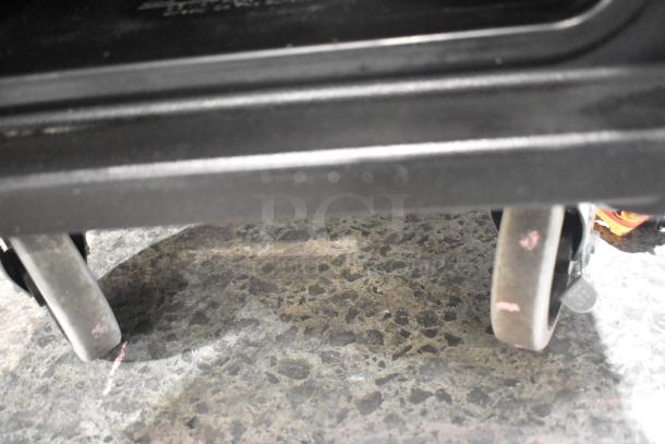 Cambro CAM6000 Gray Poly Heated Holding Catering Case on Commercial Casters. 120 Volts, 1 Phase. - Image 8 of 9