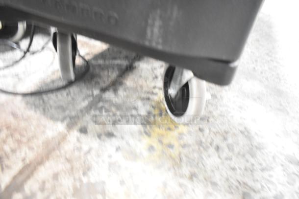 Cambro CAM6000 Gray Poly Heated Holding Catering Case on Commercial Casters. 120 Volts, 1 Phase. - Image 4 of 8