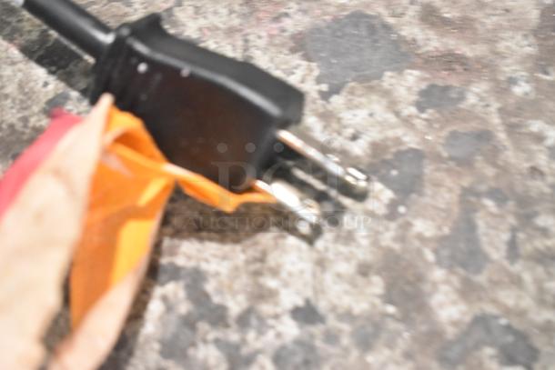 Cambro CAM6000 Gray Poly Heated Holding Catering Case on Commercial Casters. 120 Volts, 1 Phase. - Image 8 of 8