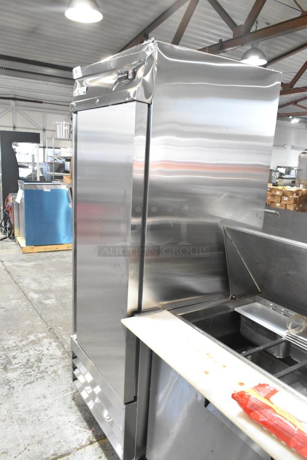 BRAND NEW SCRATCH AND DENT! 2024 Avantco 178SS1RHC Stainless Steel Commercial Single Door Reach In Cooler on Commercial Casters. 115 Volts, 1 Phase. - Image 3 of 8