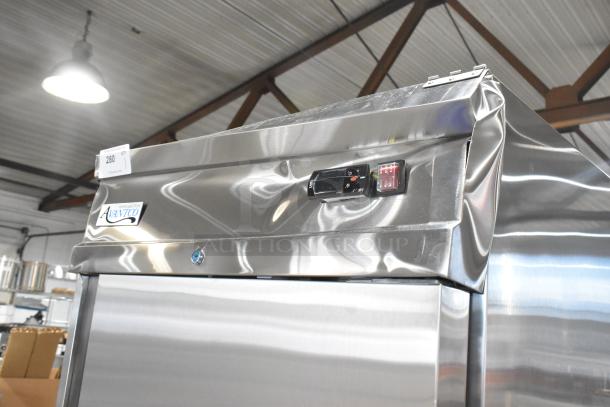 BRAND NEW SCRATCH AND DENT! 2024 Avantco 178SS1RHC Stainless Steel Commercial Single Door Reach In Cooler on Commercial Casters. 115 Volts, 1 Phase. - Image 5 of 8