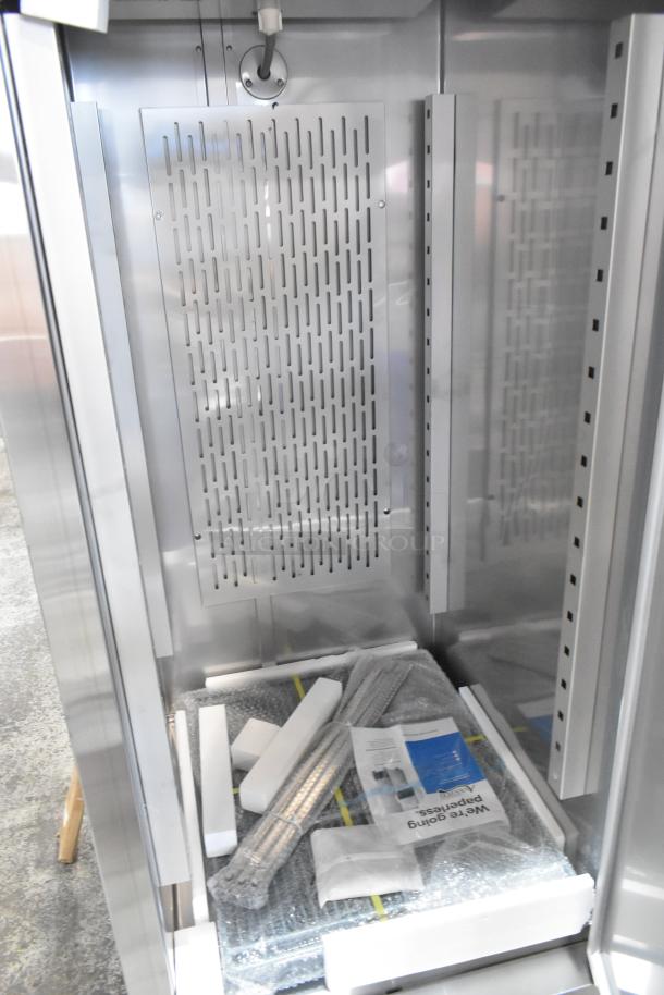 BRAND NEW SCRATCH AND DENT! 2024 Avantco 178SS1RHC Stainless Steel Commercial Single Door Reach In Cooler on Commercial Casters. 115 Volts, 1 Phase. - Image 7 of 8