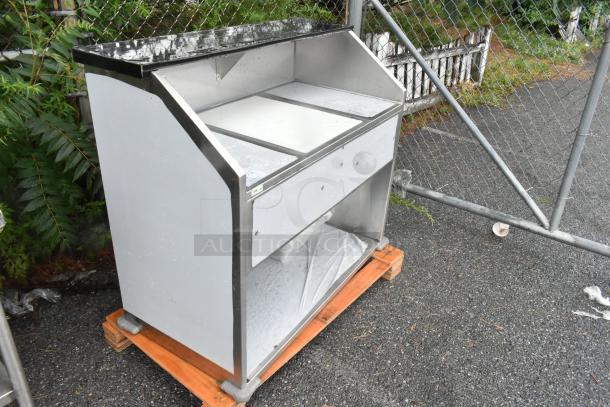 BRAND NEW SCRATCH AND DENT! Regency 600PB48B 48" Basic Stainless Steel Portable Bar with Two Removable Speed Rails and Ice Bin - Image 2 of 6