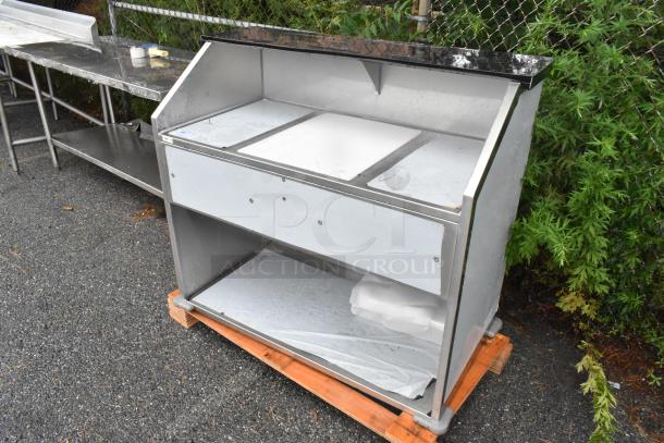 BRAND NEW SCRATCH AND DENT! Regency 600PB48B 48" Basic Stainless Steel Portable Bar with Two Removable Speed Rails and Ice Bin - Image 3 of 6