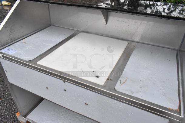 BRAND NEW SCRATCH AND DENT! Regency 600PB48B 48" Basic Stainless Steel Portable Bar with Two Removable Speed Rails and Ice Bin - Image 4 of 6