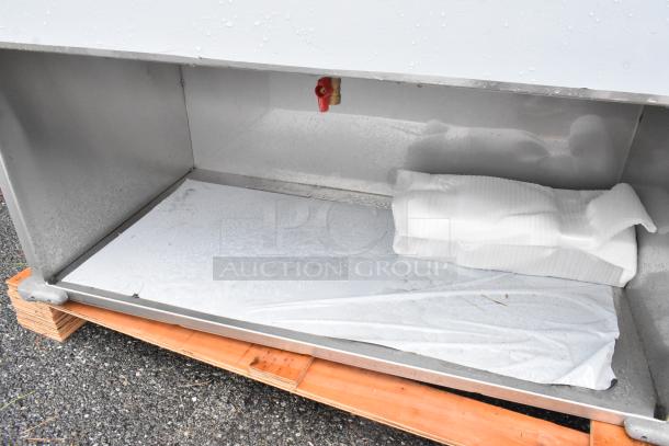 BRAND NEW SCRATCH AND DENT! Regency 600PB48B 48" Basic Stainless Steel Portable Bar with Two Removable Speed Rails and Ice Bin - Image 5 of 6