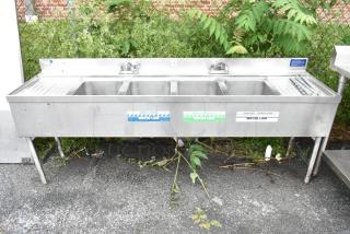 LaCrosse Stainless Steel 4 Bay Sink w/ Dual Drain Boards, 2 Faucets and Handles. - Item #1193435