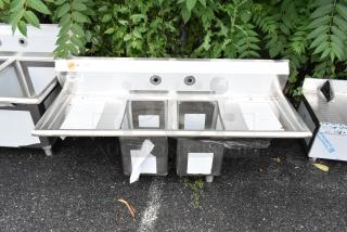 BRAND NEW SCRATCH AND DENT! Regency 600S21014216 16-Gauge Stainless Steel Two Compartment Commercial Sink with Galvanized Steel Legs and Two Drainboards - Item #1193449