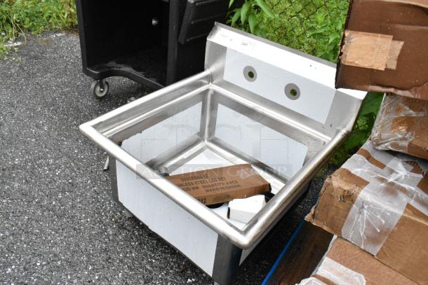 BRAND NEW SCRATCH AND DENT! Regency 600S12323 28" 16-Gauge Stainless Steel One Compartment Commercial Sink with Stainless Steel Legs, Cross Bracing, and without Drainboards - 23" x 23" x 12" Bowl - Image 3 of 6