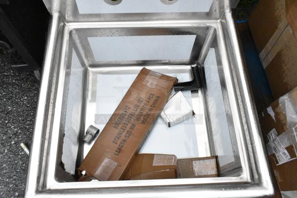 BRAND NEW SCRATCH AND DENT! Regency 600S12323 28" 16-Gauge Stainless Steel One Compartment Commercial Sink with Stainless Steel Legs, Cross Bracing, and without Drainboards - 23" x 23" x 12" Bowl - Image 4 of 6