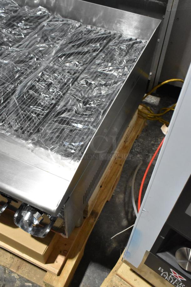 BRAND NEW SCRATCH AND DENT! 2019 Vollrath CBL2048 Stainless Steel Commercial Countertop Propane Gas Powered Charbroiler Grill. - Image 6 of 11