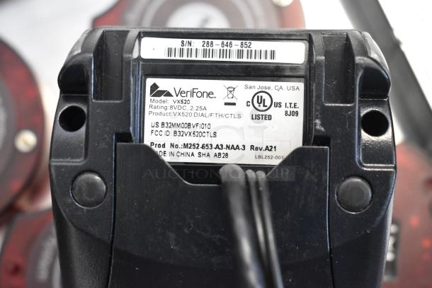 VeriFone Vx520 credit card reader label with model details and certifications. Includes use indications and manufacturing info.