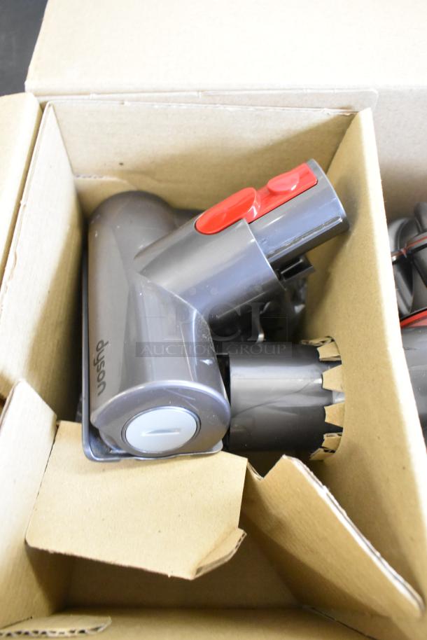 Dyson V7 Car and Boat Hand Vacuum Cleaner in original box, featuring attachments, excellent condition.