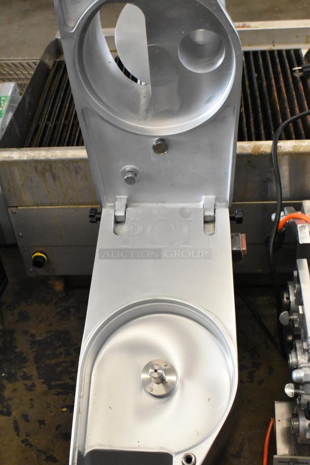 AvaMix 177CFP5D metal commercial countertop food processor, open layout. Durable, 120 Volts, 1 Phase. Used condition.